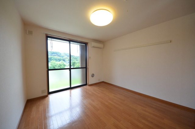 居室・リビング　★大きな窓が、お部屋を明るくしてくれます★