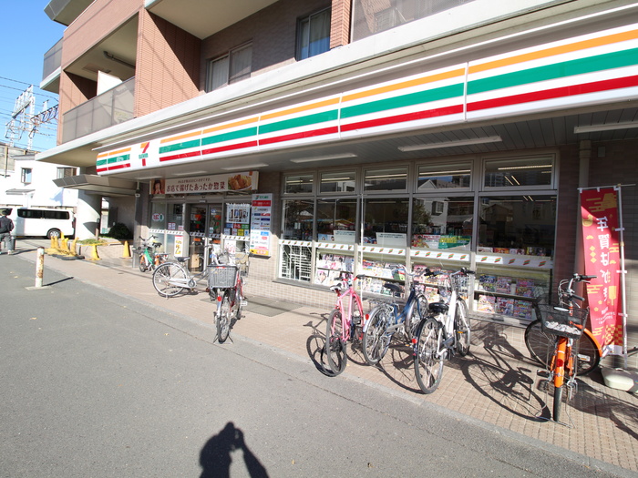 コンビニ　セブンイレブン（コンビニ）まで350m