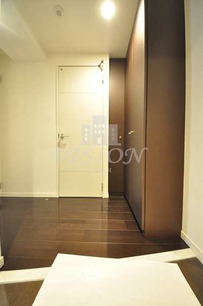 玄関　写真は別タイプとなります。