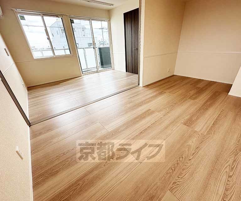 居室・リビング　落ち着いた雰囲気のお部屋です