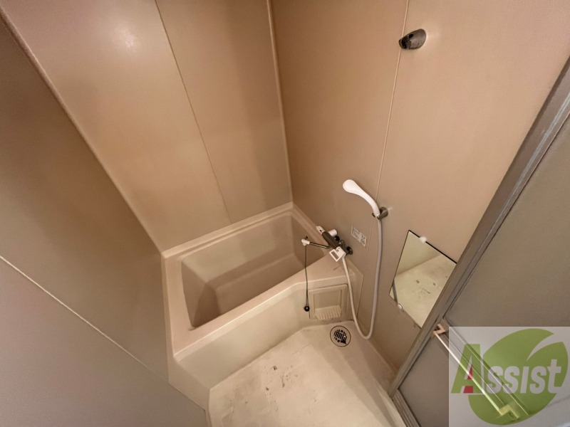 バス・シャワールーム　お風呂になります。一日の疲れを癒してくださいね。