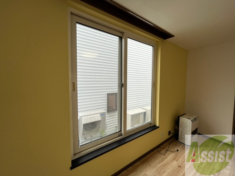 バルコニー　窓が沢山あると日がたっぷり入って気持ち良いですよね！