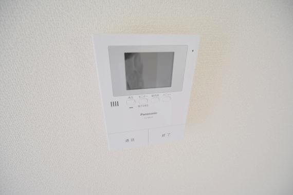 セキュリティ　TVモニターホンで来客が誰か確認してから開けて下さいね