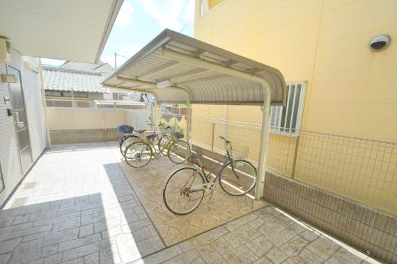 駐車場　あなたの大事な自転車も安心してとめることができますね。