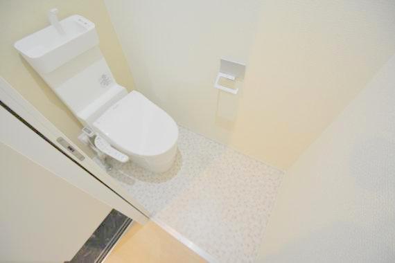 トイレ　綺麗なトイレにはウォシュレット標準装備です。
