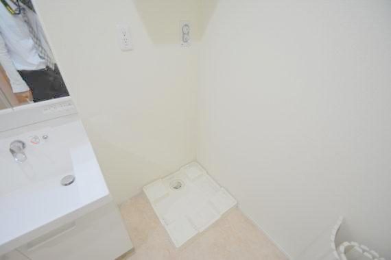 その他設備　室内に洗濯機置場があれば雨の日でも濡れる心配がございませんね