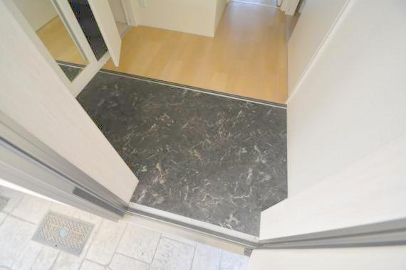 玄関　落ち着いたおしゃれな玄関です。