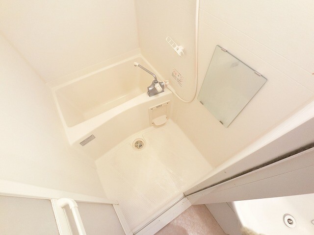 バス・シャワールーム　ミラー付きバスルーム