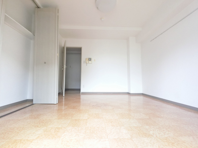 居室・リビング　７．７帖の洋室です。