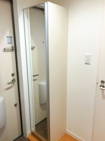 玄関　写真は同型タイプのお部屋です★