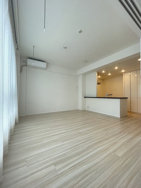 居室・リビング　※カーテンは残置物です。