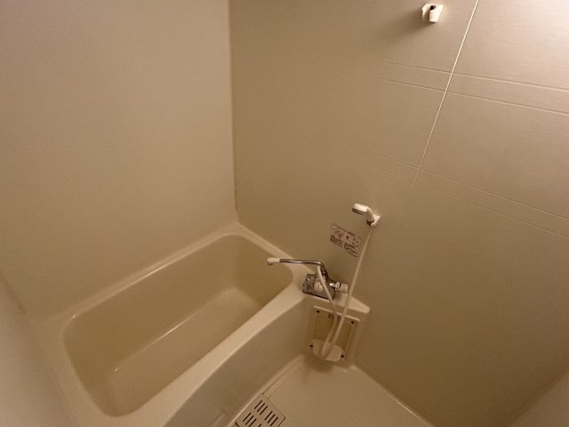 バス・シャワールーム　きれいなお風呂です ※反転の場合がございます。