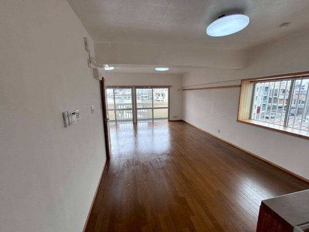 居室・リビング　玉城アパート★那覇市与儀エリア