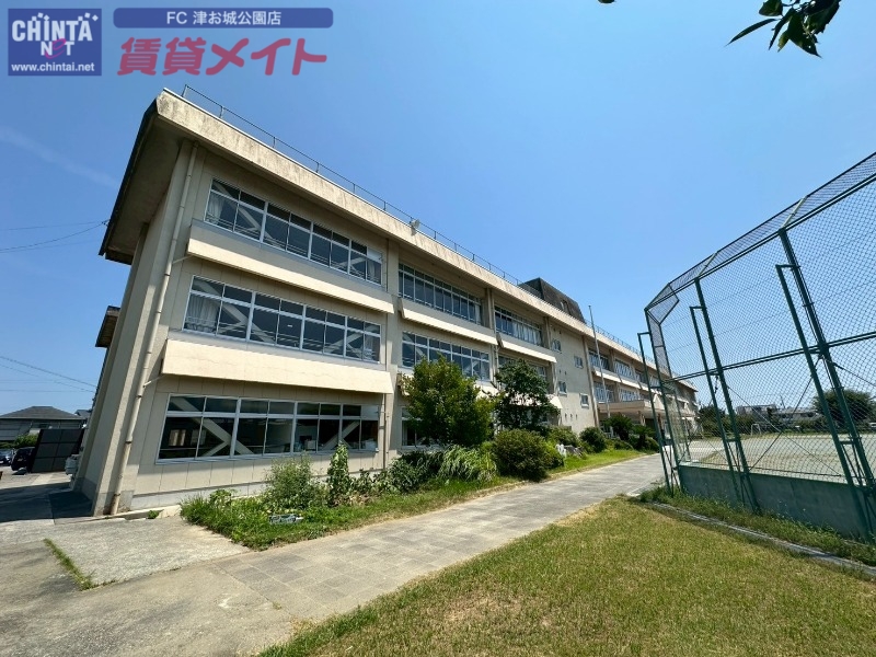 小学校　津市立敬和小学校（小学校）まで598m