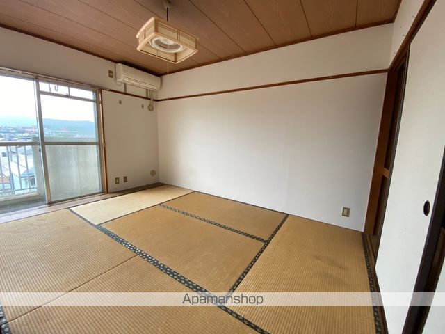 東北新幹線 福島駅 徒歩14分 4階建 築39年の居間写真