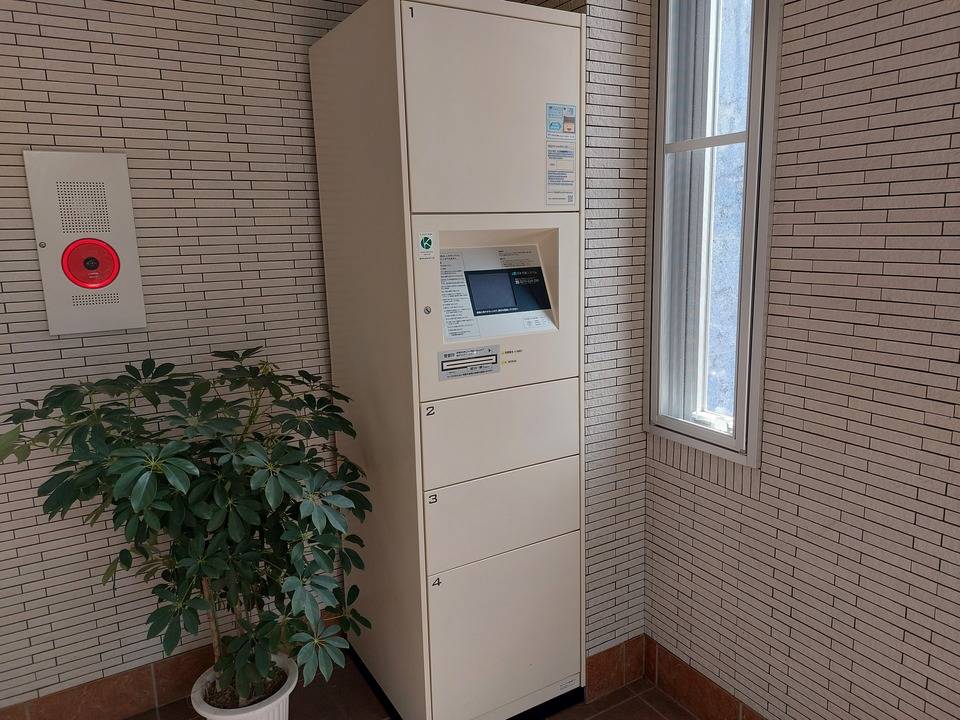 エントランス　宅配ボックス