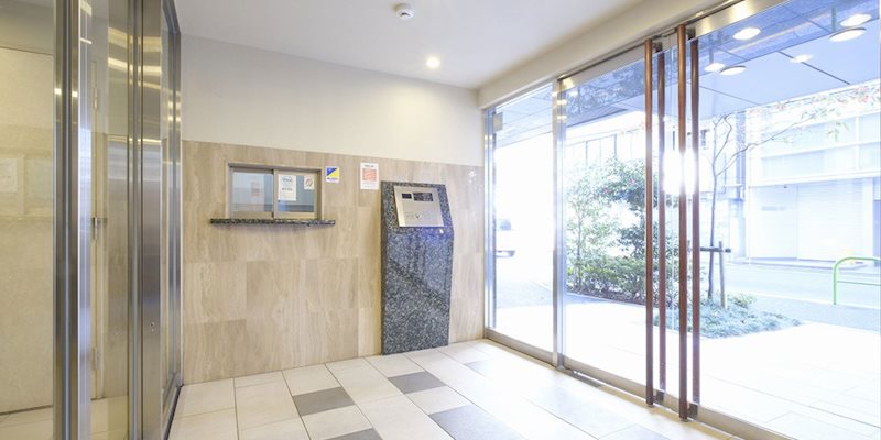 エントランス　ネット使用料無料！3駅5路線が利用可能な好立地マンション