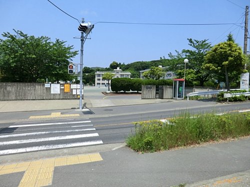 小学校　横須賀市立津久井小学校（小学校）まで1281m