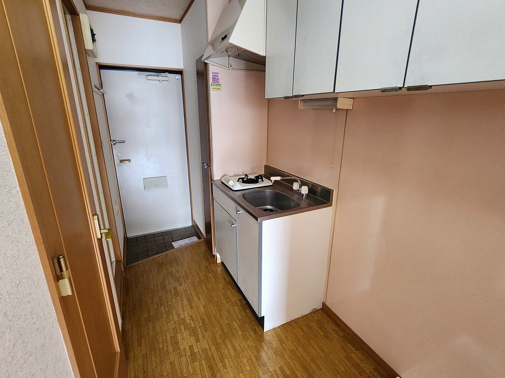 その他設備　冷蔵庫置場あり　上部収納棚