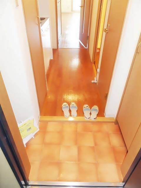 玄関　お洒落なレンガ調の玄関です