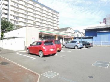 コンビニ　セブンイレブン 足立入谷8丁目店（コンビニ）まで271m