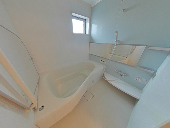 バス・シャワールーム　※別部屋の写真です