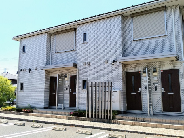 建物外観　軽量鉄骨造。全戸角部屋。