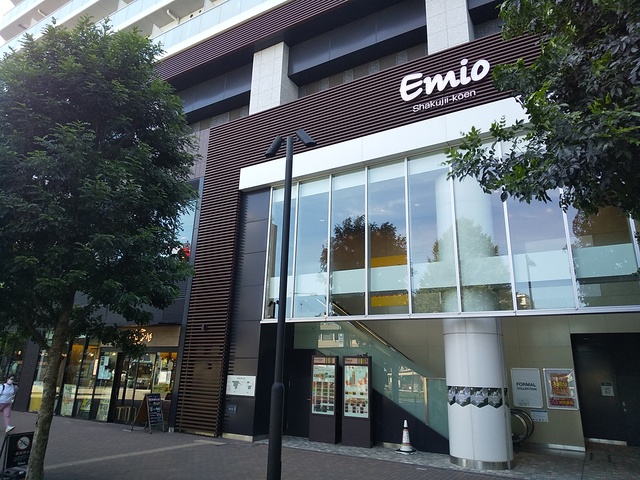 ショッピングセンター　Ｅｍｉｏ石神井公園（ショッピングセンター）まで190m