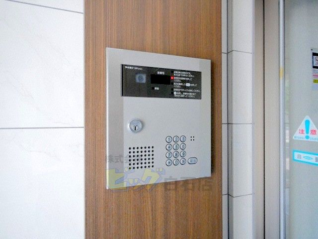 エントランス　人気のオートロック付きマンションです♪
