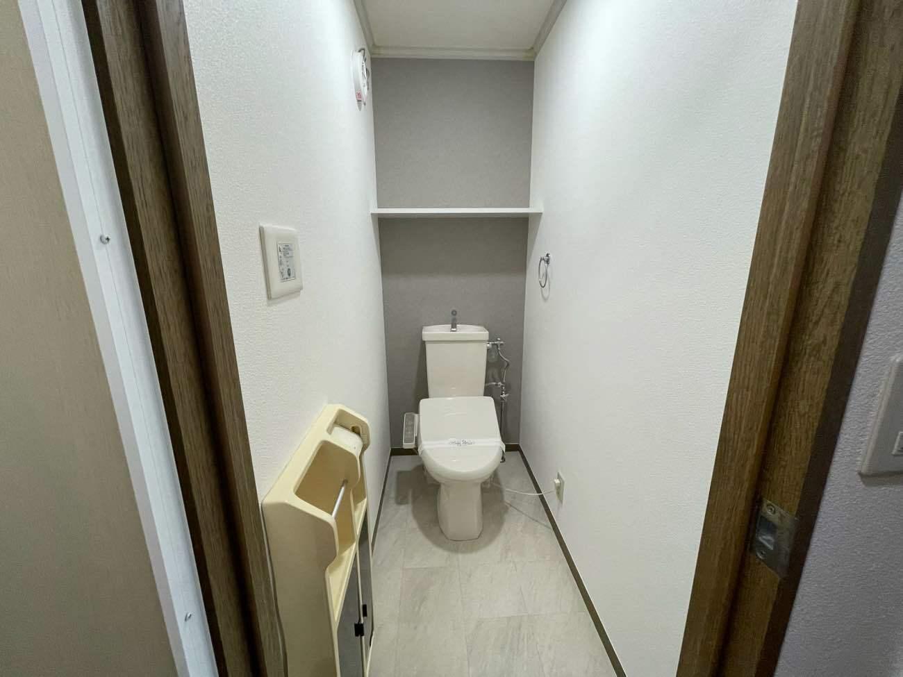 トイレ　温水洗浄便座付きのトイレです