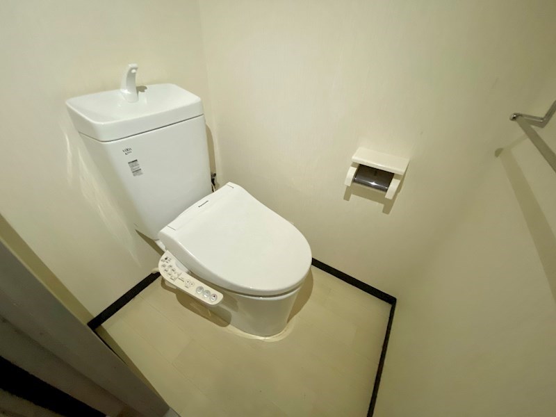 ＪＲ総武線 船橋駅 徒歩14分 7階建 築45年のトイレ写真