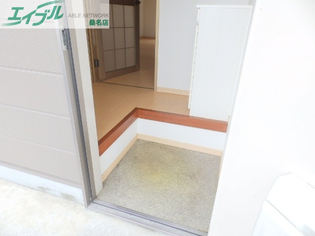 玄関　同タイプ部屋写真です。