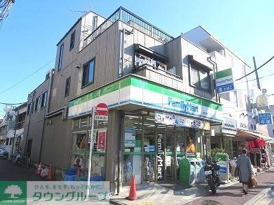 コンビニ　ファミリーマート（コンビニ）まで668m