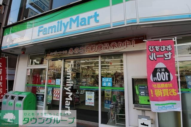 コンビニ　ファミリーマート（コンビニ）まで216m