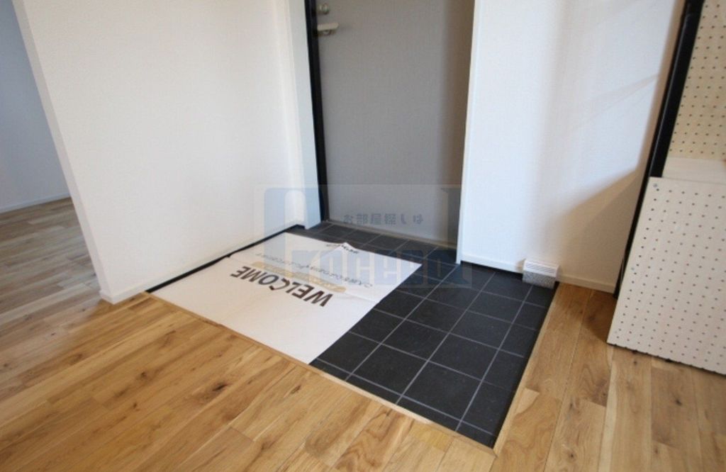 玄関　※別部屋参考写真※現況優先です