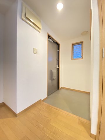 玄関　※写真は306号室