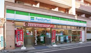 コンビニ　ファミリーマート太子堂店（コンビニ）まで140m