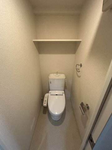 洗面設備　独立洗面化粧台が付いています