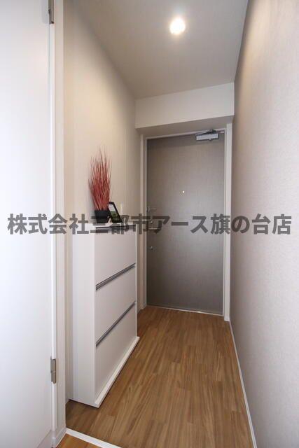 玄関　※写真はすべて別部屋のものです。（モデルルーム）小鳩プレイス
