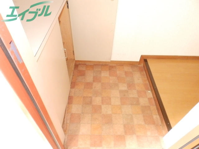 玄関　同物件別部屋の写真
