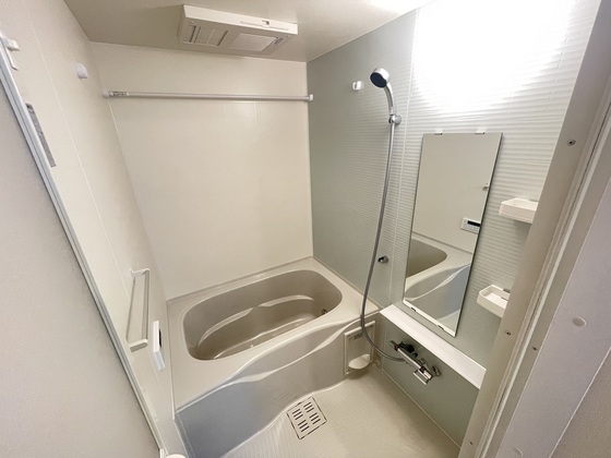 バス・シャワールーム　※別部屋の写真です