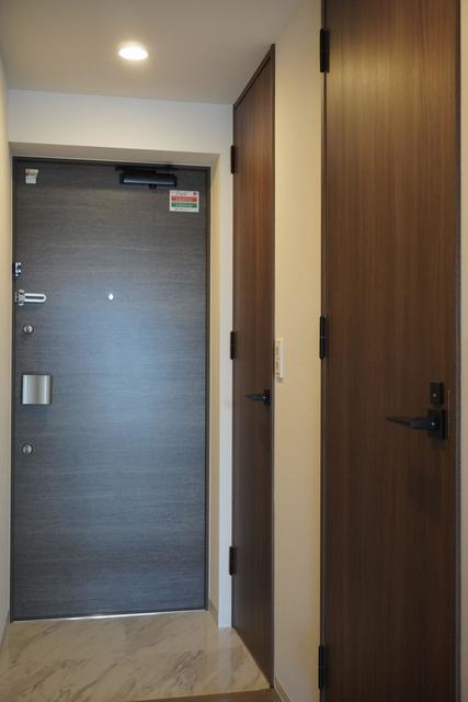 玄関　※写真は同タイプ住戸です。