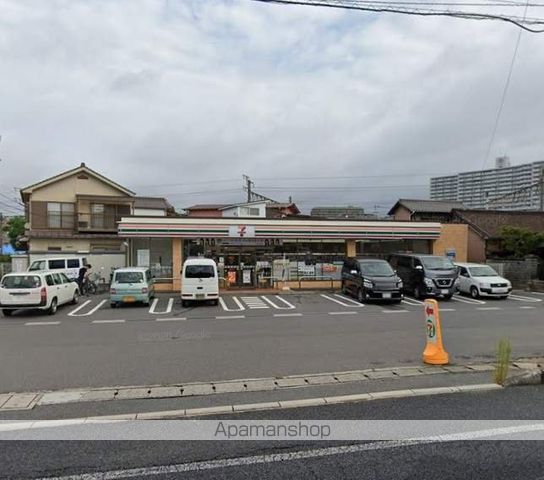 コンビニ　セブンイレブン（コンビニ）まで562m