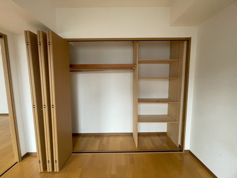 収納　寝室の収納です。部屋がすっきり片付きます。