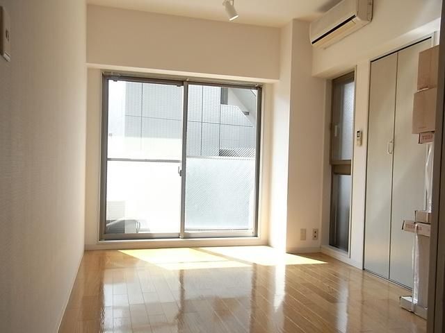 居室・リビング　南西向きの明るいお部屋です