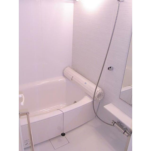 バス・シャワールーム　※別部屋の参考写真です。