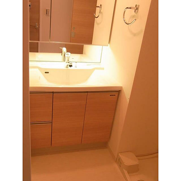 洗面設備　※別部屋の参考写真です。