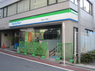 コンビニ　ファミリーマート 南青山七丁目店（コンビニ）まで156m