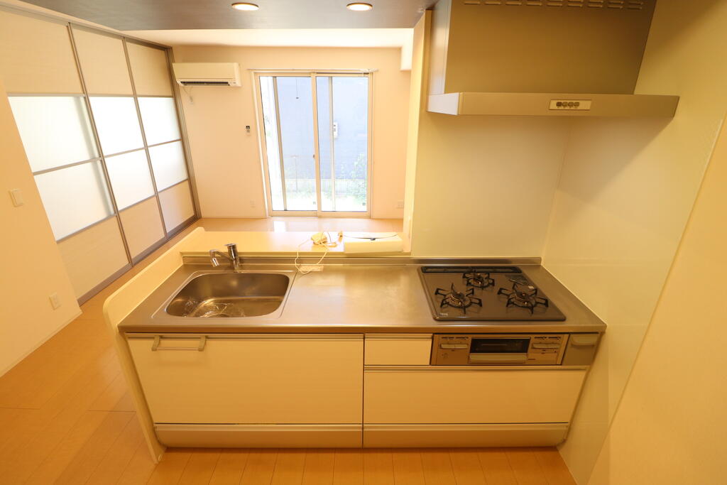 キッチン　嬉しい3口コンロ付きで使いやすいキッチン♪