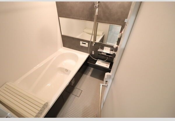 バス・シャワールーム　※写真は同じマンションの違う部屋のものになります。
